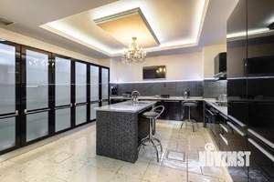 Дом 700м², 3-этажный, посуточно,