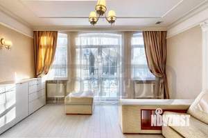 Дом 680м², 3-этажный, посуточно,