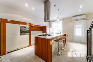 Коттедж 260м², 3-этажный, на длительный срок,