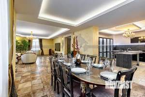 Дом 680м², 3-этажный, посуточно,