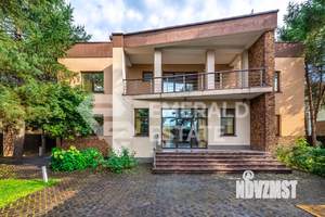 Коттедж 890м², 3-этажный, участок 30 сот.