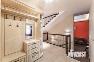 Коттедж 260м&sup2;, 3-этажный, на длительный срок, 