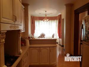Таунхаус 290м², 3-этажный, на длительный срок, 