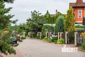 Коттедж 260м&sup2;, 3-этажный, на длительный срок, 