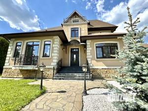 Дом 680м&sup2;, 3-этажный, посуточно, 