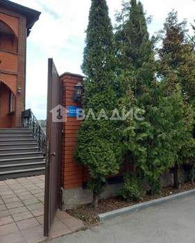 Дом 450м², 3-этажный, участок 12 сот.  