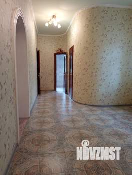 Коттедж 230м², 3-этажный, участок 13 сот.  