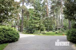 Дом 1500м², 3-этажный, участок 67 сот.  