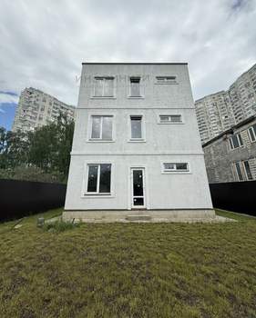 Дом 326м², 3-этажный, участок 4 сот.  