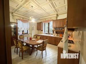Дом 240м², 3-этажный, участок 6 сот.  