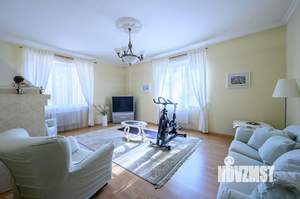 Дом 255м², 3-этажный, участок 11 сот.  