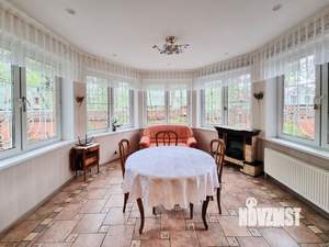 Дом 1500м², 3-этажный, участок 67 сот.  