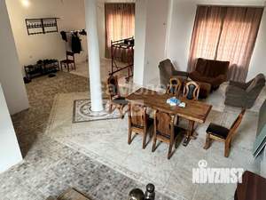 Дом 270м&sup2;, 3-этажный, участок 9 сот.  