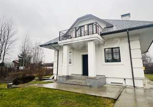 Дом 182м&sup2;, 2-этажный, участок 9 сот.  