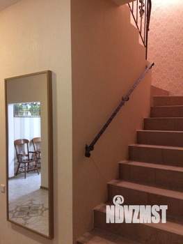 Дом 500м², 2-этажный, участок 19 сот.  