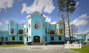 Дом 6961м&sup2;, 3-этажный, участок 213 сот.  