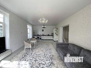 Коттедж 250м², 3-этажный, участок 6 сот.  