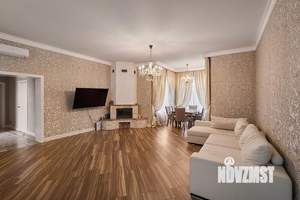 Дом 228м², 2-этажный, участок 8 сот.  