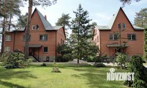 Дом 1500м², 3-этажный, участок 67 сот.  