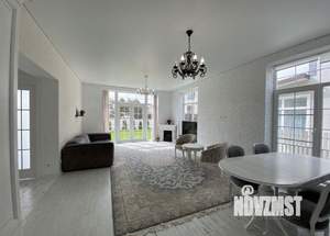 Коттедж 250м², 3-этажный, участок 6 сот.  