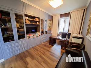 Дом 350м², 3-этажный, участок 21 сот.  