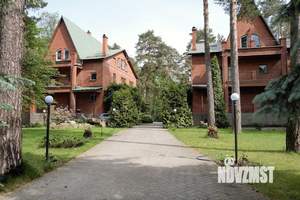 Дом 1500м², 3-этажный, участок 67 сот.  