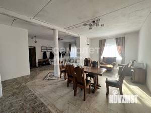 Дом 270м&sup2;, 3-этажный, участок 9 сот.  