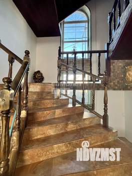 Дом 270м&sup2;, 3-этажный, участок 9 сот.  