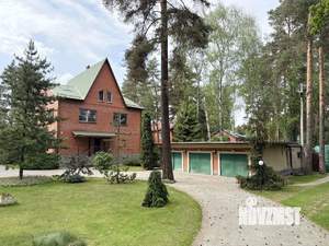 Дом 1500м², 3-этажный, участок 67 сот.  