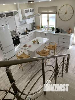 Таунхаус 250м², 3-этажный, участок 5 сот.  