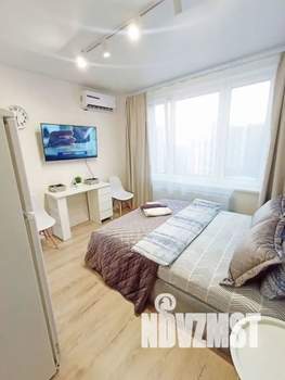 Студия квартира, посуточно, 20м2, 18/25 этаж