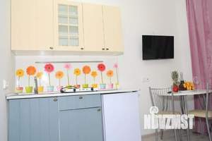 1-к квартира, посуточно, 18м2, 1/2 этаж