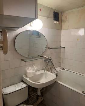 2-к квартира, вторичка, 40м2, 1/4 этаж